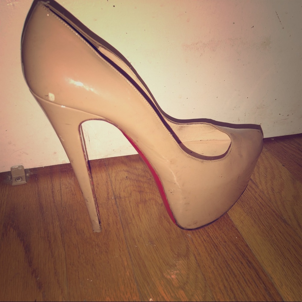 Christian Louboutin Nude Platform Daffodil size 40